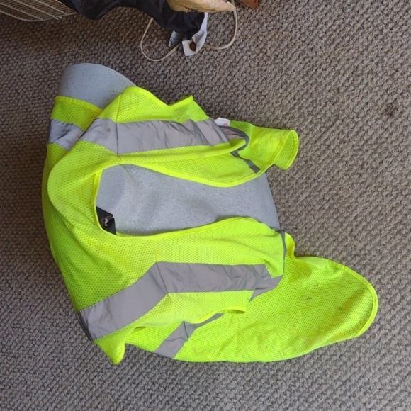 2 for $20☺️Walls Reflective strip Vest with bonus vest - Picture 2 of 4